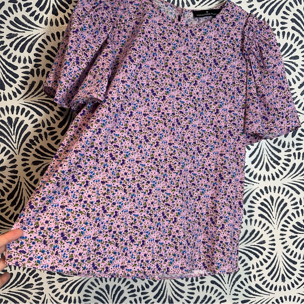 Tuckernuck Pomander Place Ditzy Floral Ruffle Flutter Sleeve Top - Picture 4 of 11
